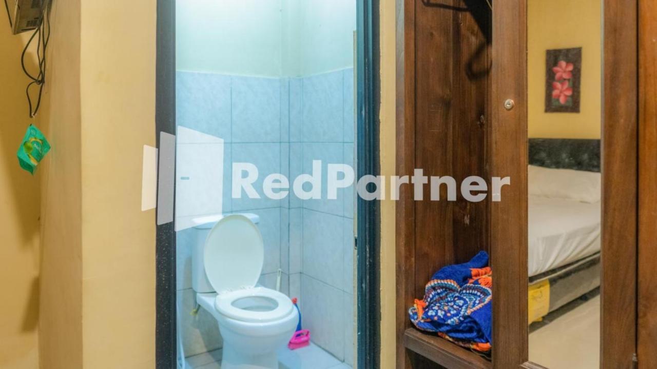 Vandhela Homestay Syariah Mitra Reddoorz Surabaya Buitenkant foto