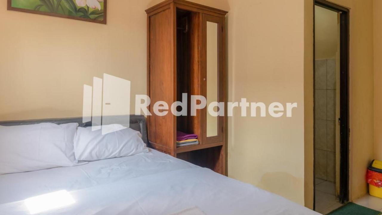 Vandhela Homestay Syariah Mitra Reddoorz Surabaya Buitenkant foto