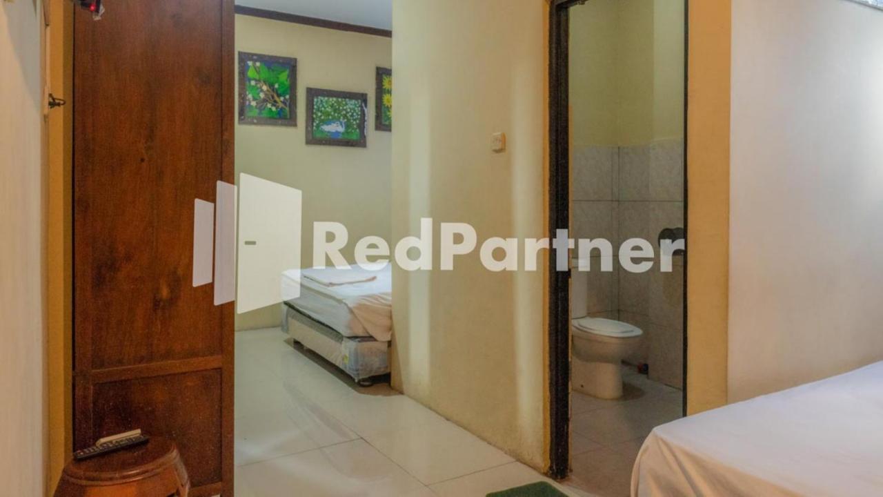 Vandhela Homestay Syariah Mitra Reddoorz Surabaya Buitenkant foto
