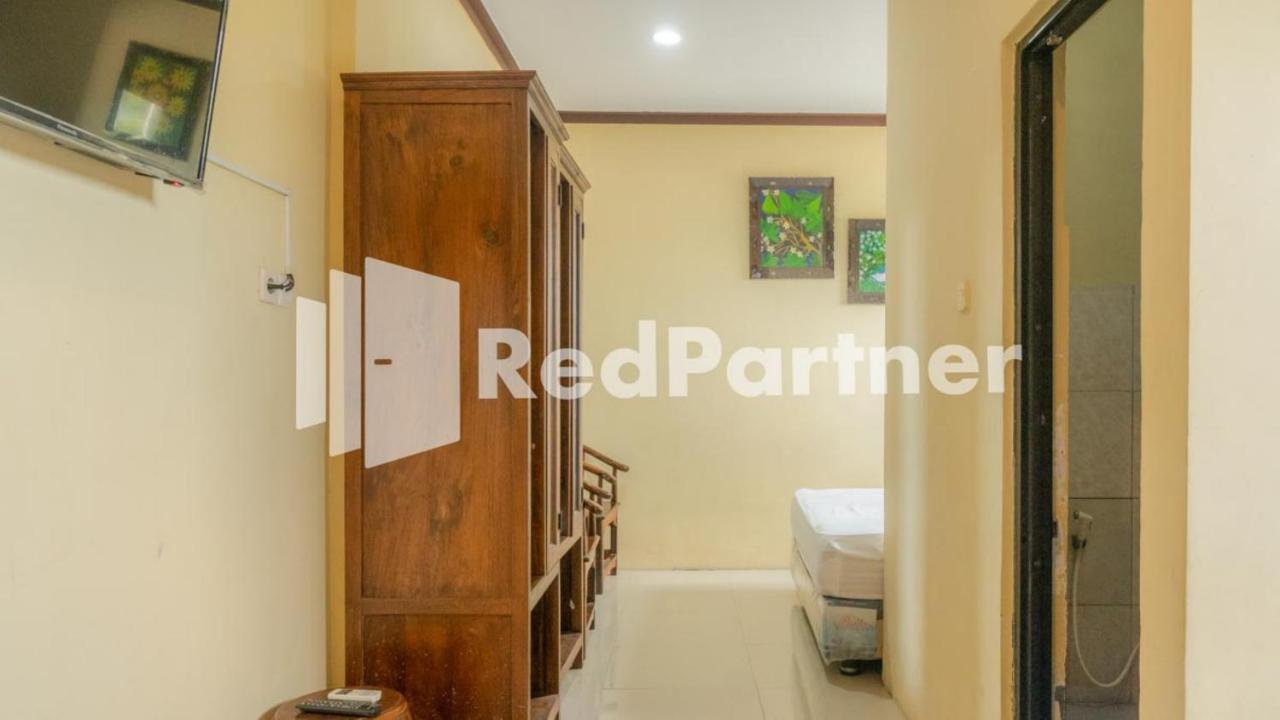 Vandhela Homestay Syariah Mitra Reddoorz Surabaya Buitenkant foto