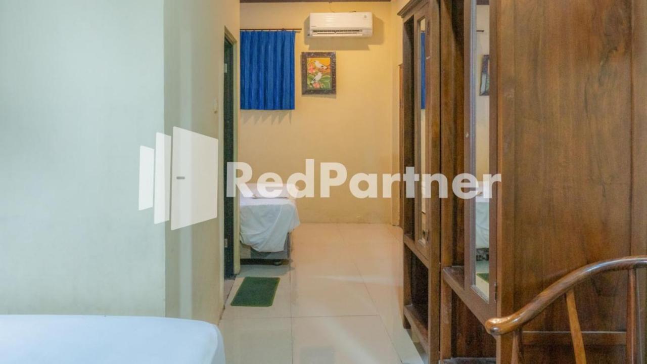 Vandhela Homestay Syariah Mitra Reddoorz Surabaya Buitenkant foto