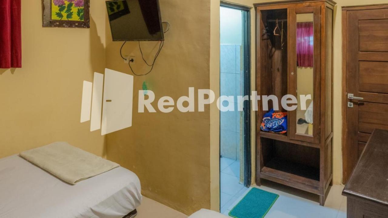 Vandhela Homestay Syariah Mitra Reddoorz Surabaya Buitenkant foto