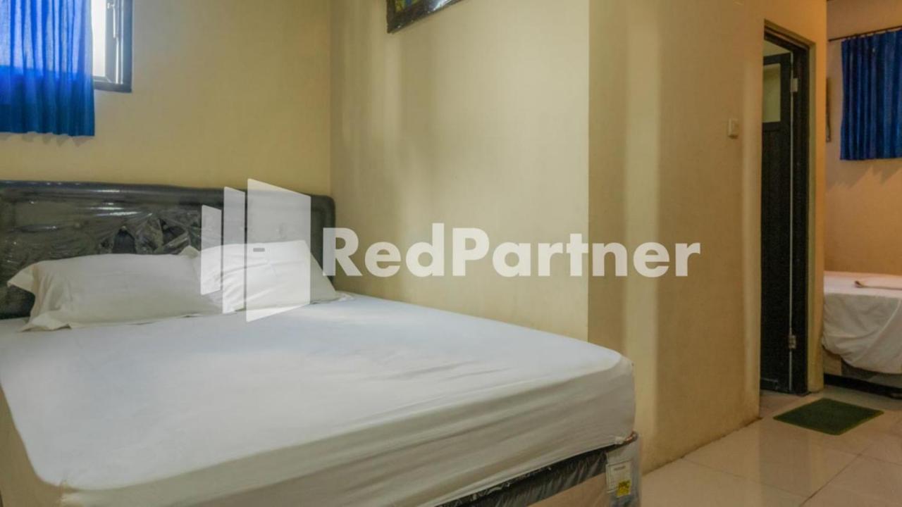 Vandhela Homestay Syariah Mitra Reddoorz Surabaya Buitenkant foto