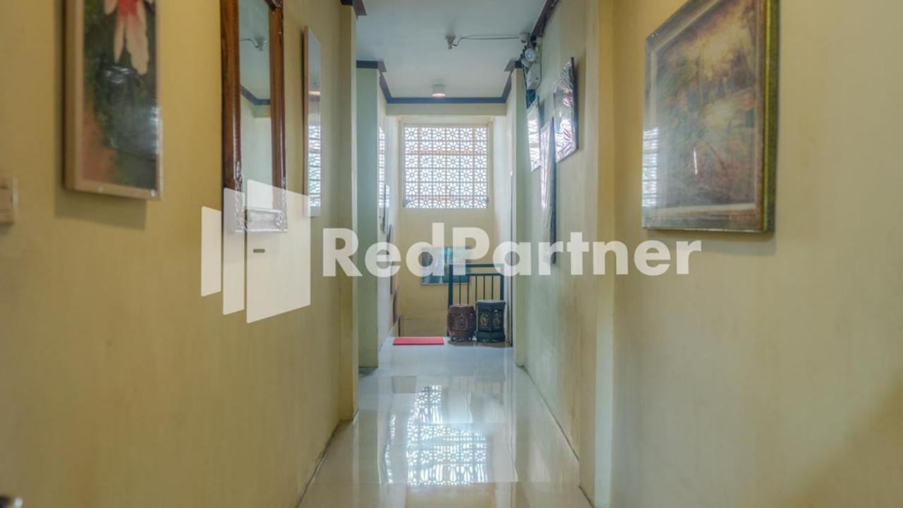 Vandhela Homestay Syariah Mitra Reddoorz Surabaya Buitenkant foto